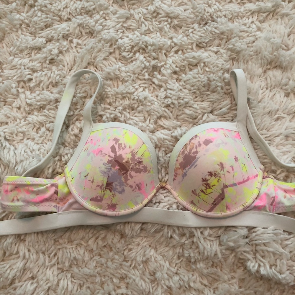 Victoria’s Secret bikini top